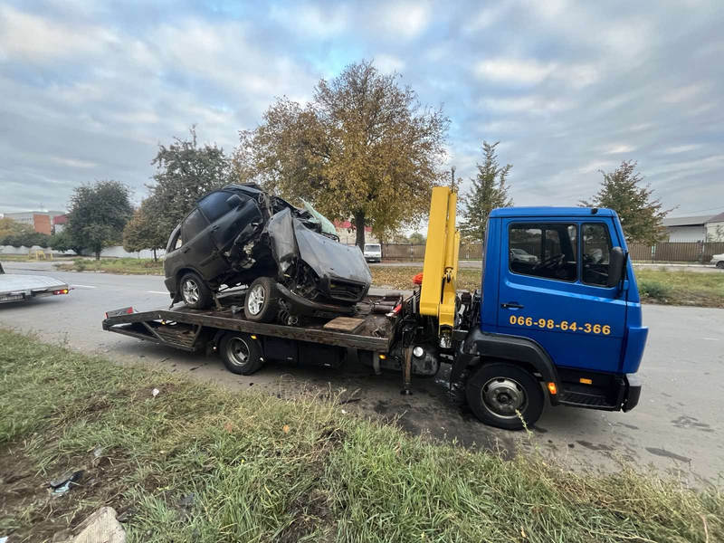 Перевезення легкового авто на евакуаторі
