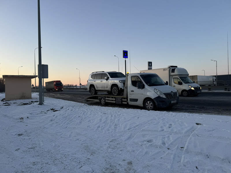 Перевезення джипа на евакуаторі